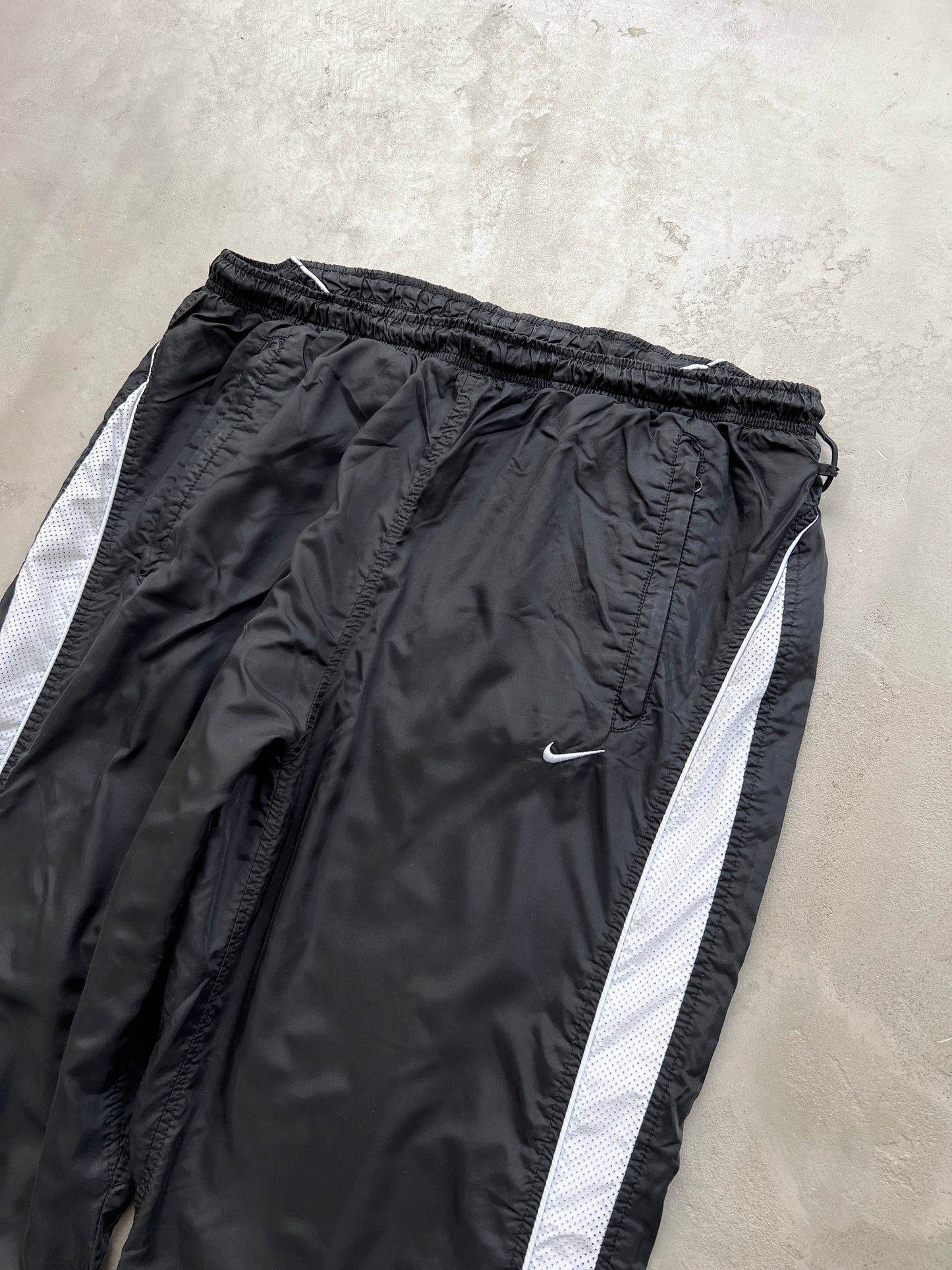 BLACK NIKE TRACK PANTS - 2000S - XL