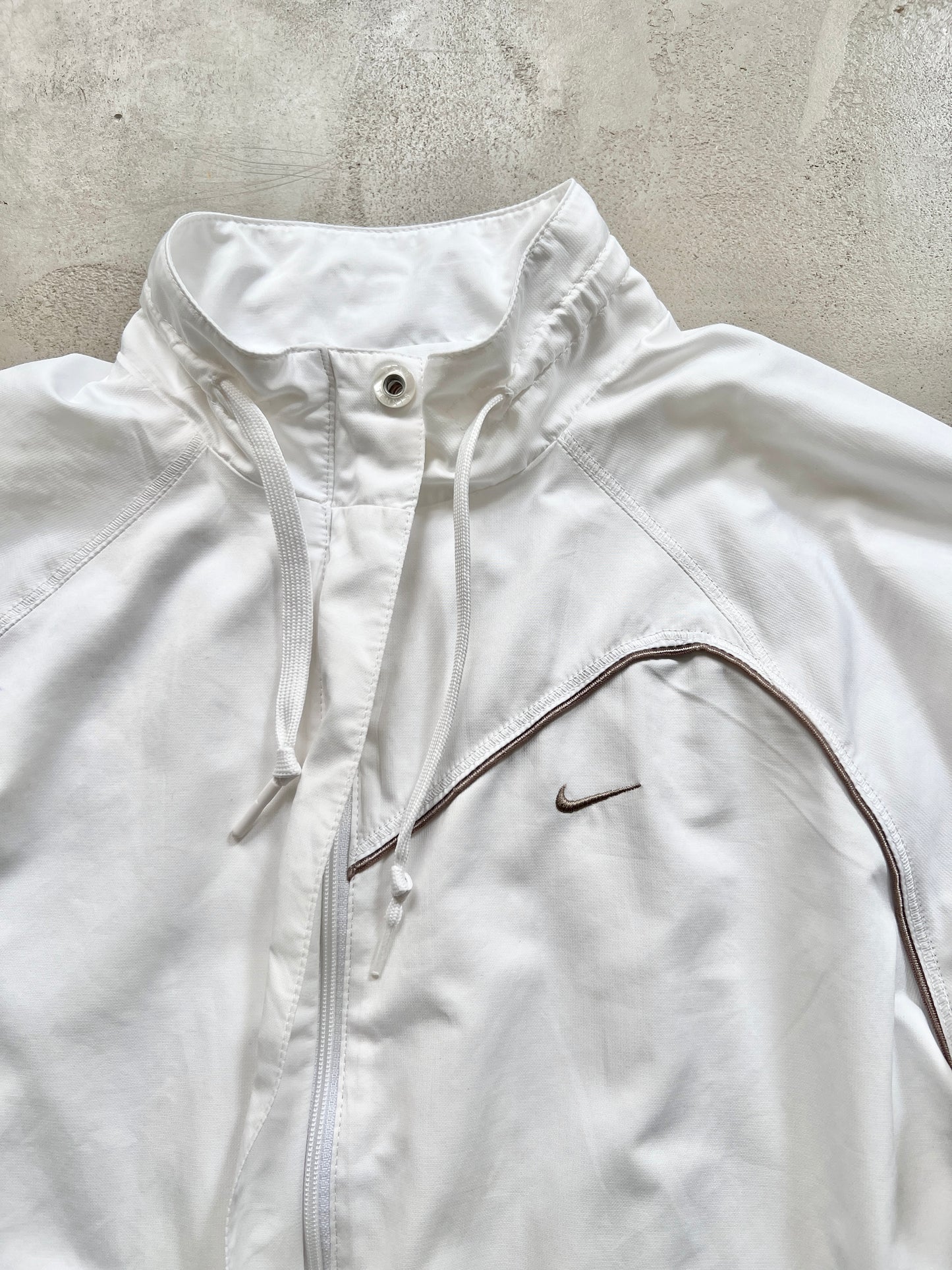 WHITE/BEIGE NIKE TRACK JACKET - 2000S - WMNS S/M