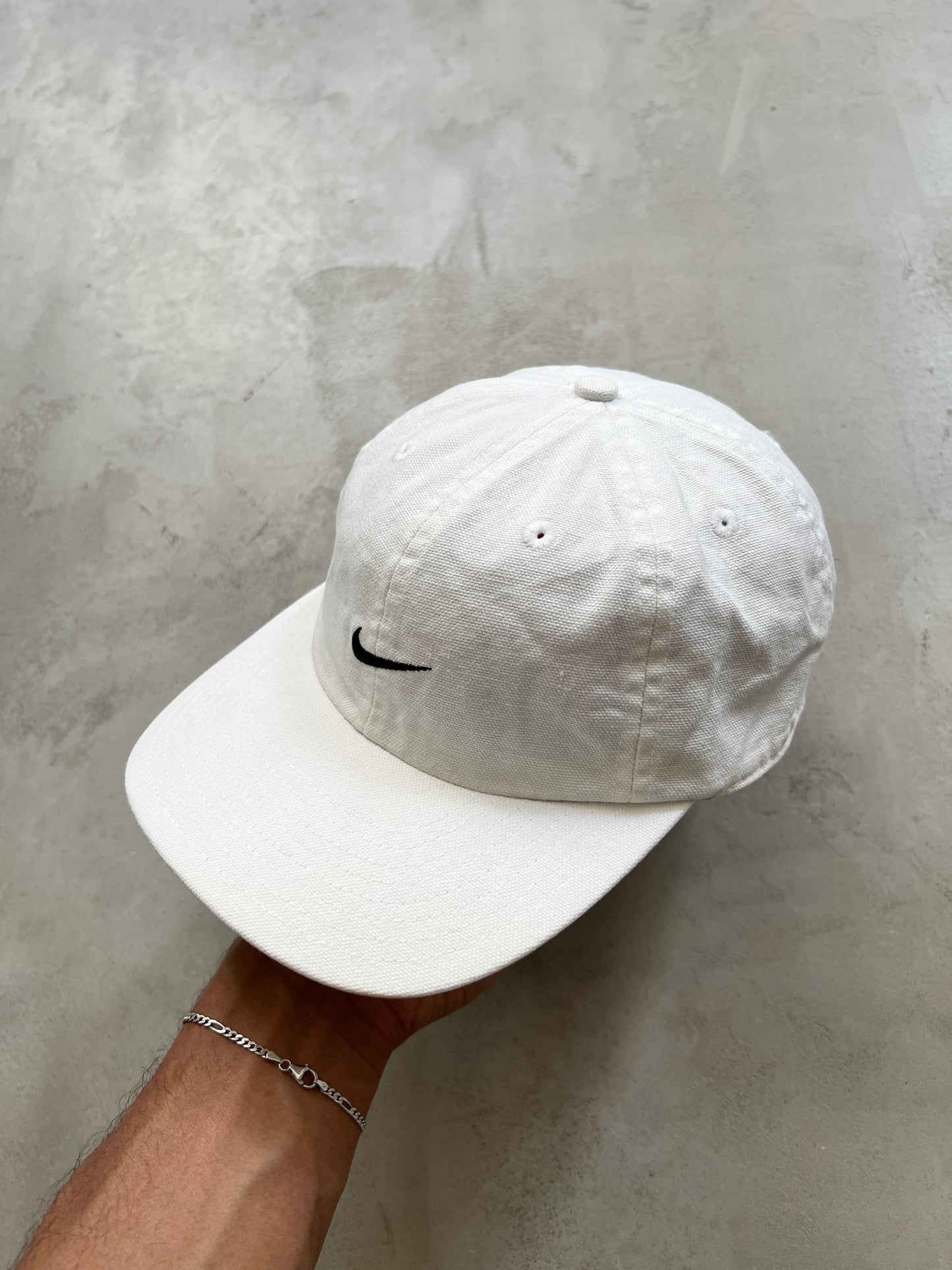 WHITE NIKE CAP - 1990S