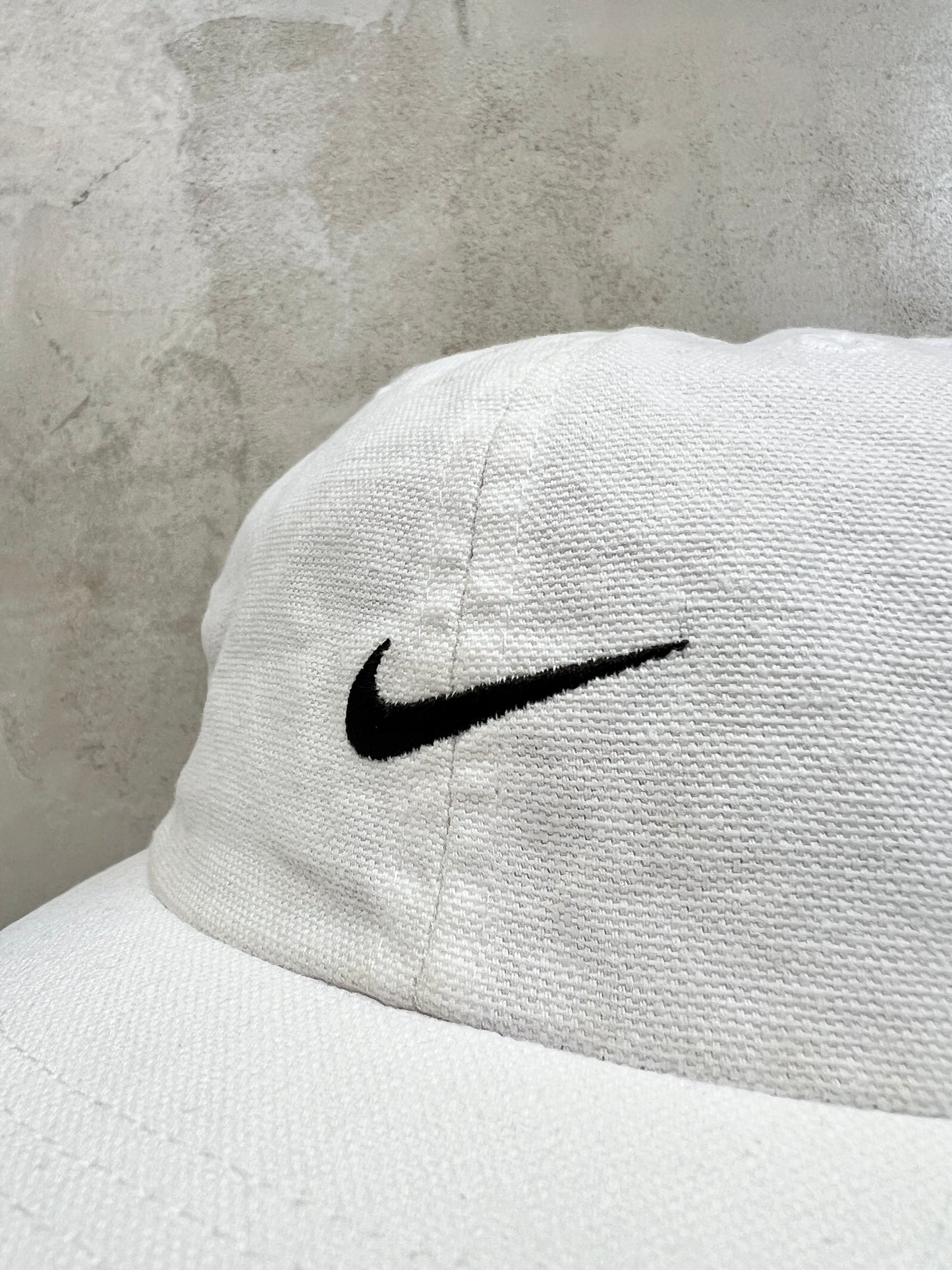 WHITE NIKE CAP - 1990S