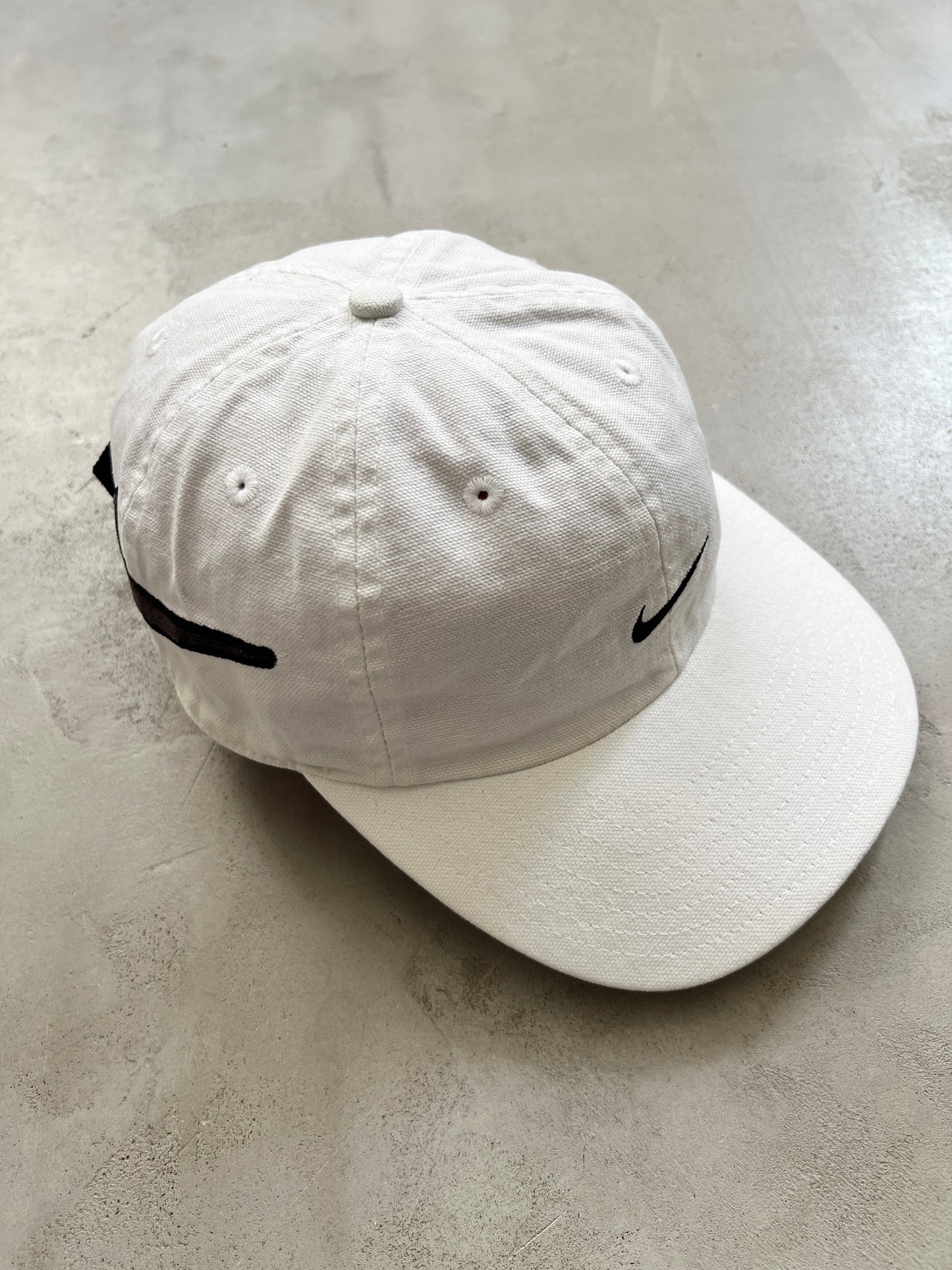 WHITE NIKE CAP - 1990S