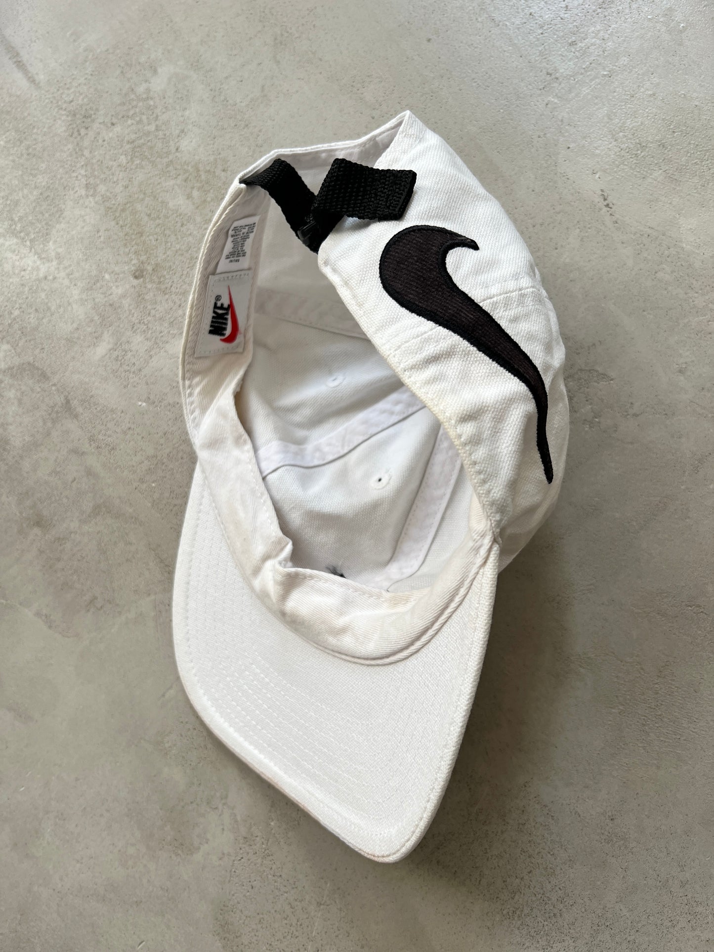 WHITE NIKE CAP - 1990S