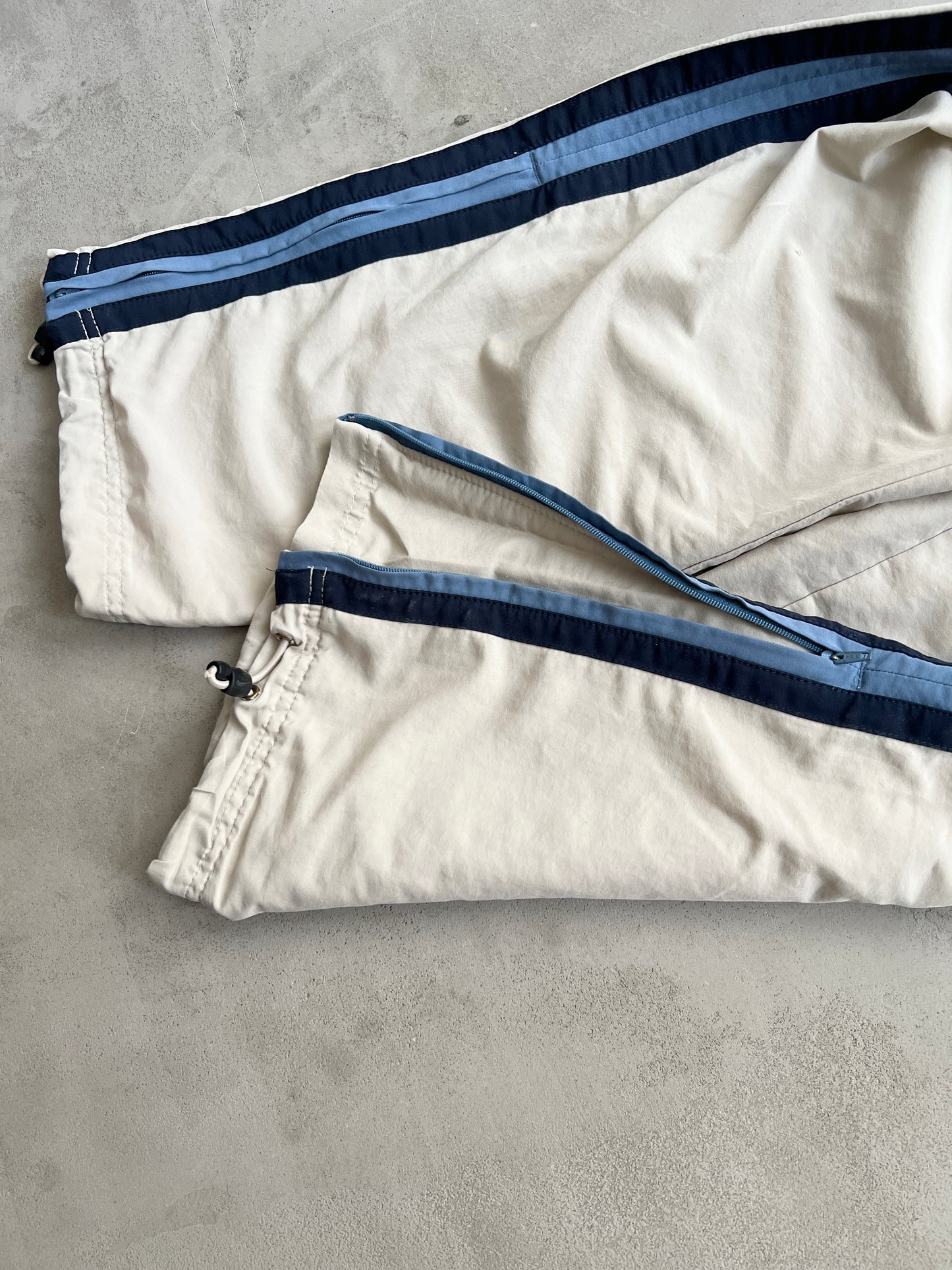 LIGHT BEIGE/BLUE NIKE TRACK PANTS - 2000S - M/L