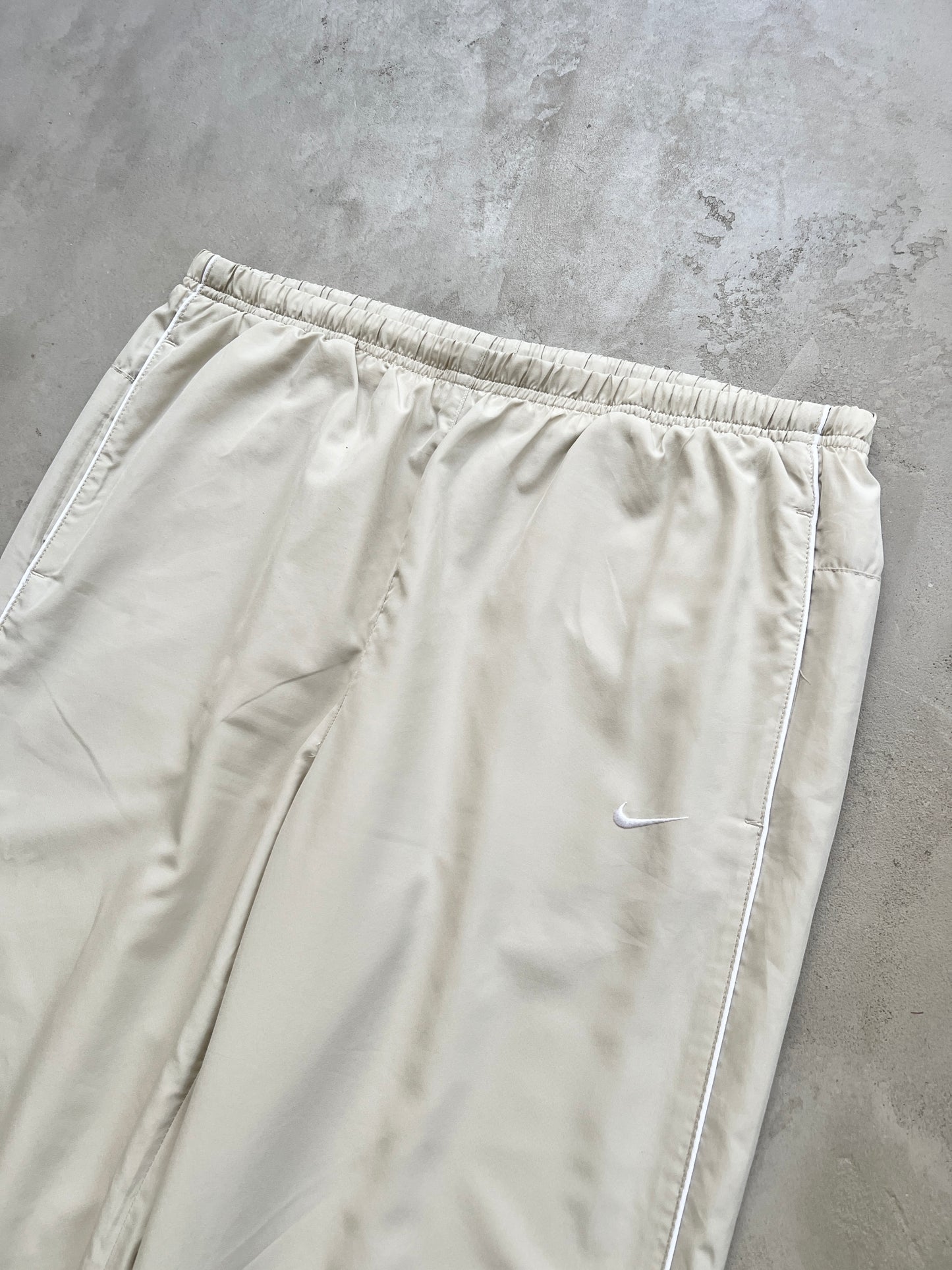 LIGHT BEIGE NIKE TRACK PANTS - 2000S - S/M