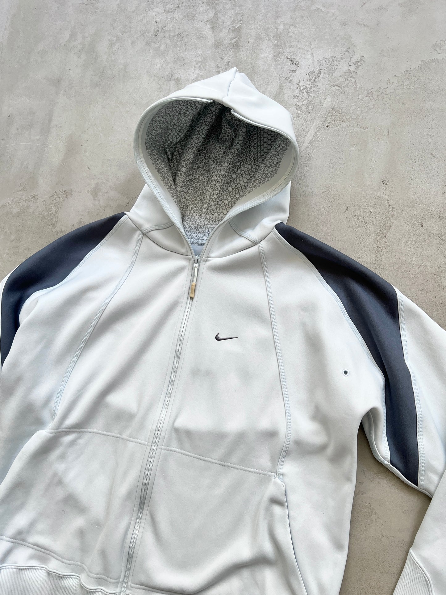 LIGHT GREY NIKE ATHLETIC ZIP UP HOODIE - 2000S - L