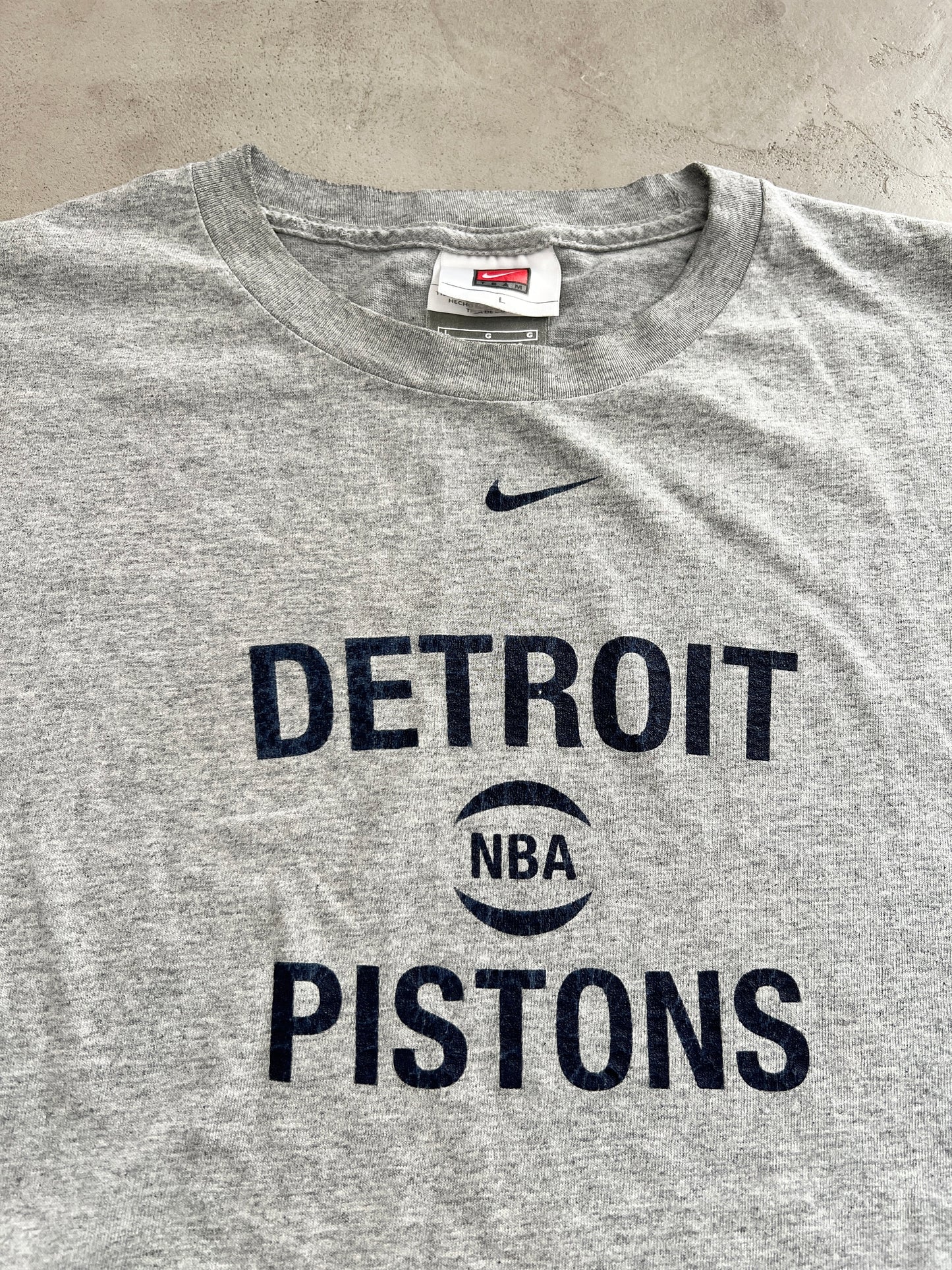 GREY DETROIT PISTONS BASKETBALL TEE - 1990S - XXL