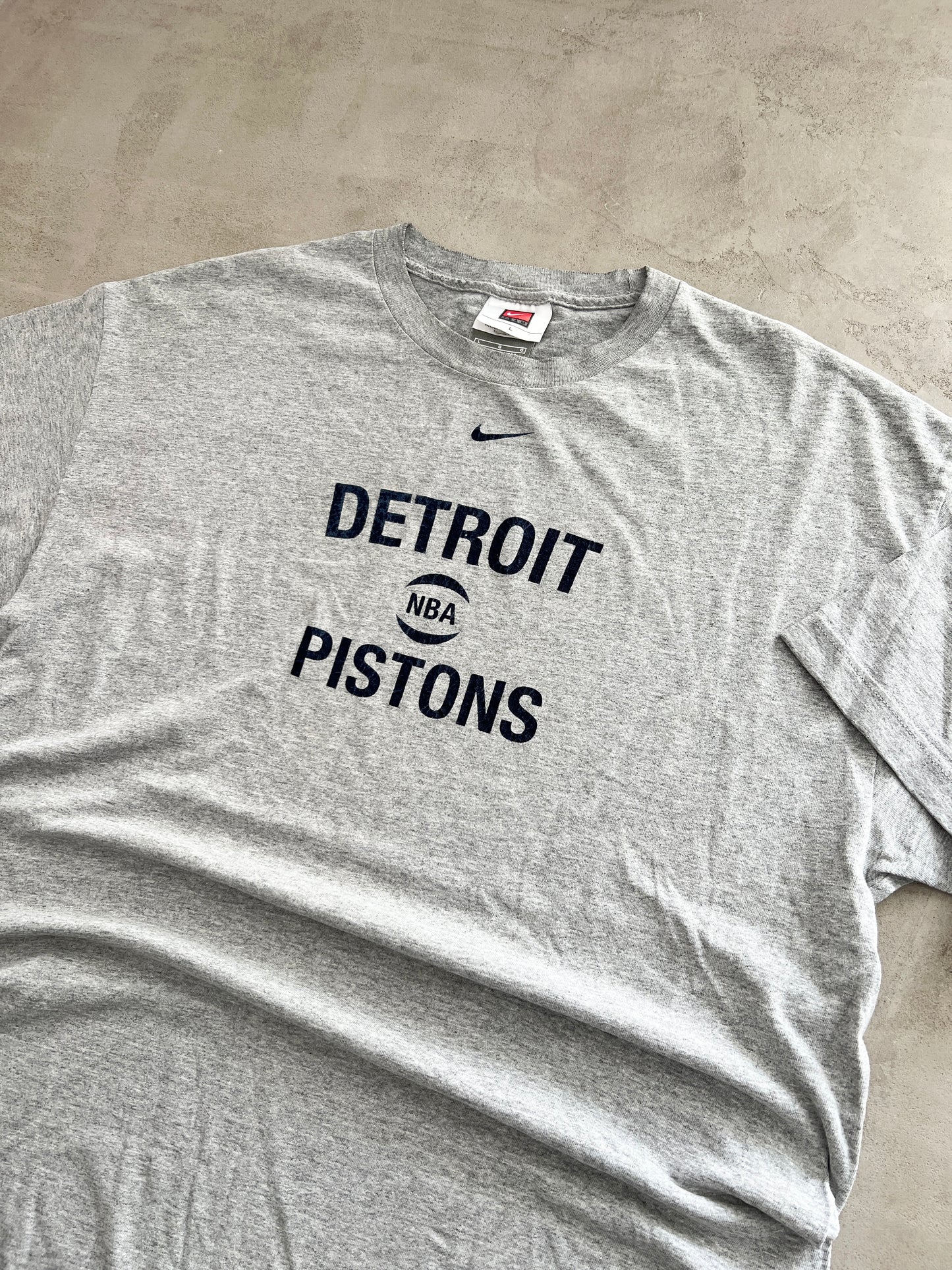 GREY DETROIT PISTONS BASKETBALL TEE - 1990S - XXL