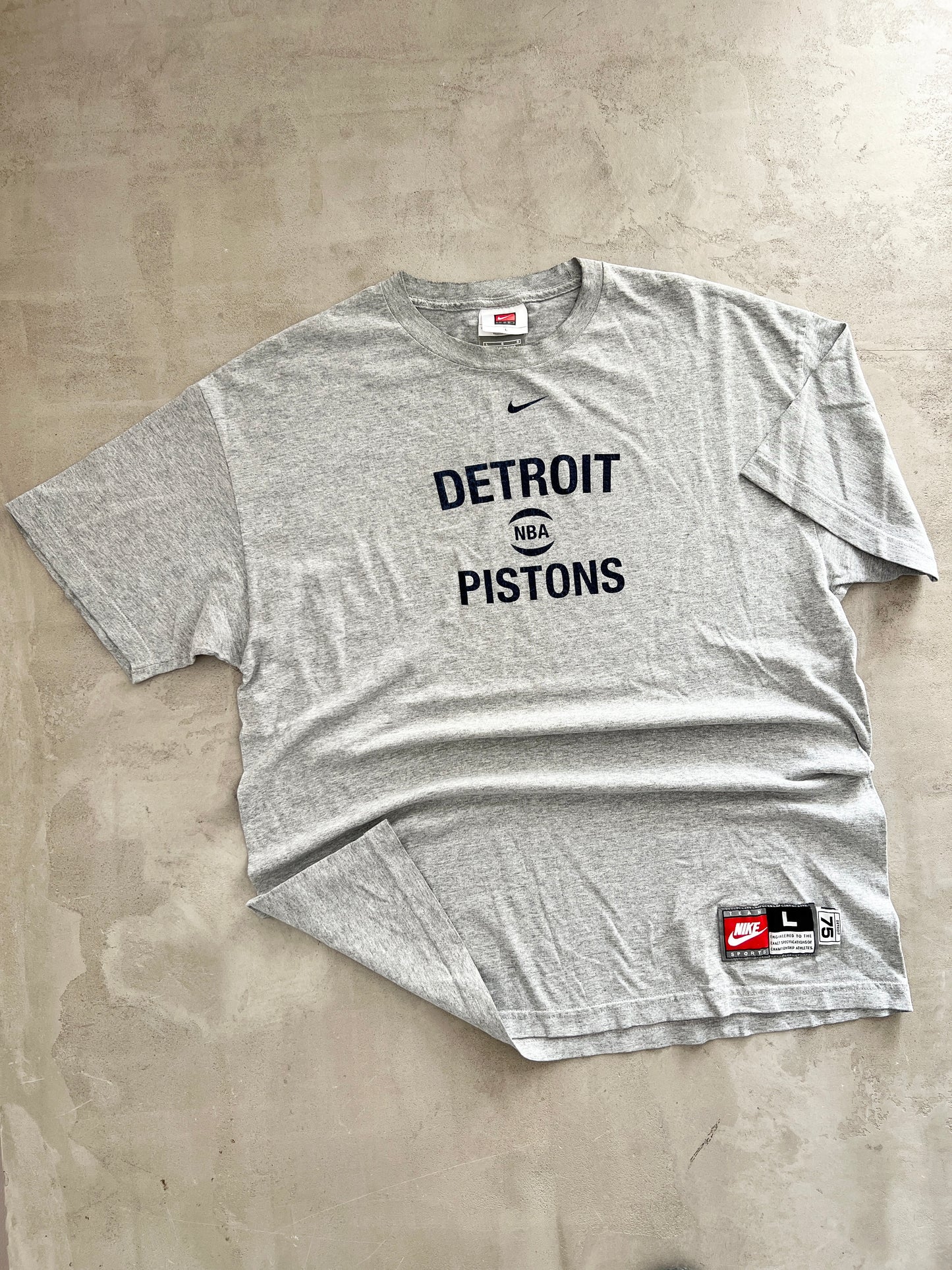 GREY DETROIT PISTONS BASKETBALL TEE - 1990S - XXL