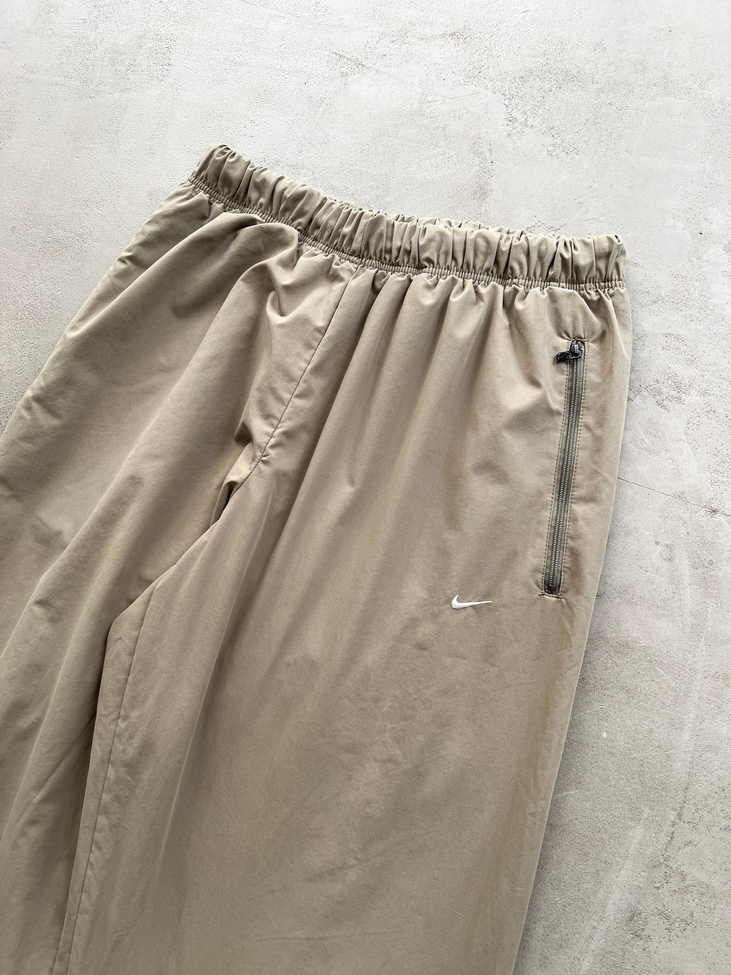 BEIGE NIKE TRACK PANTS - 2000S - M/S