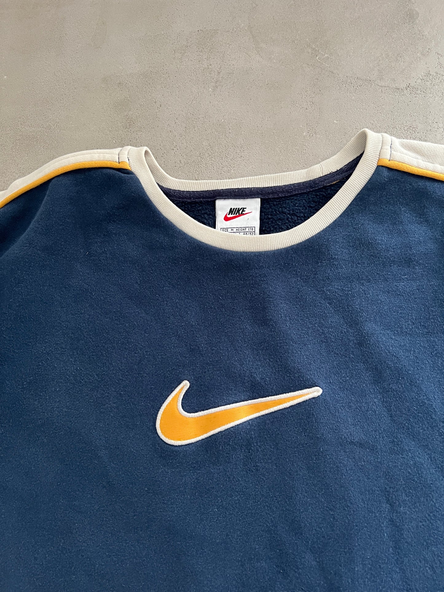 NAVY/BEIGE NIKE SWEATER - 1990S - M