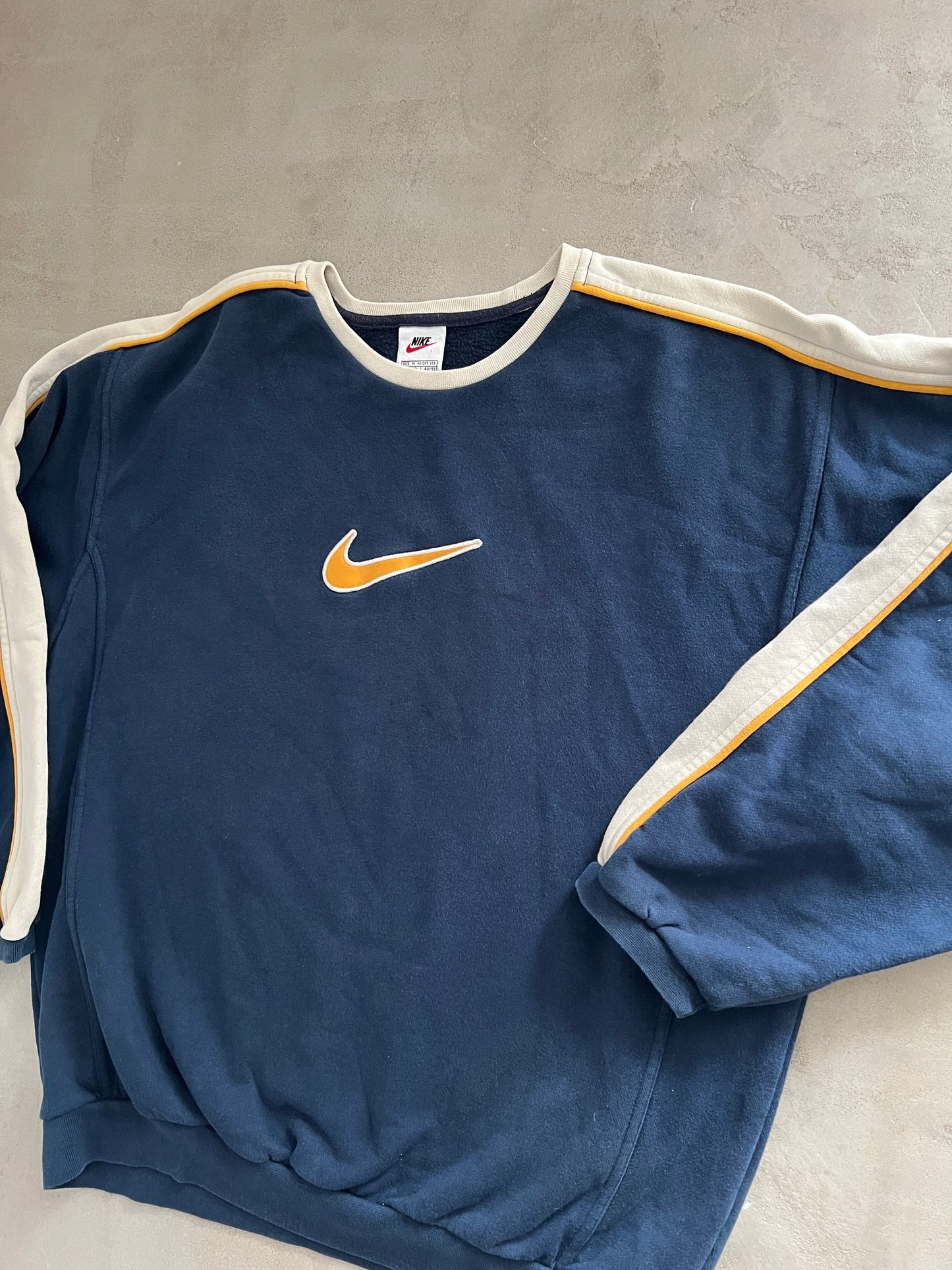 NAVY/BEIGE NIKE SWEATER - 1990S - M