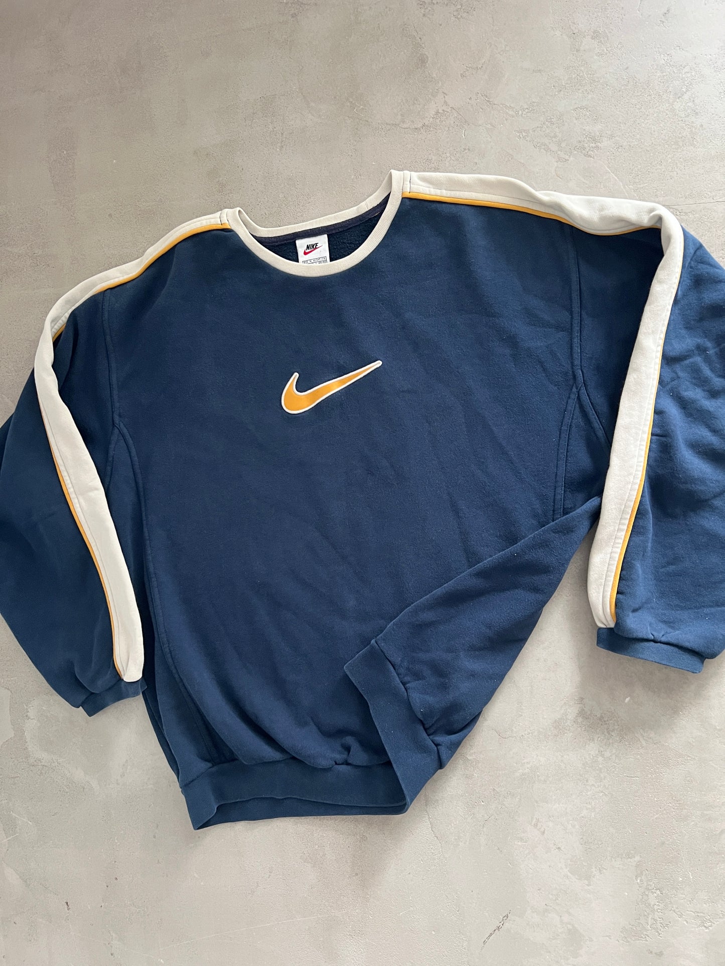 NAVY/BEIGE NIKE SWEATER - 1990S - M