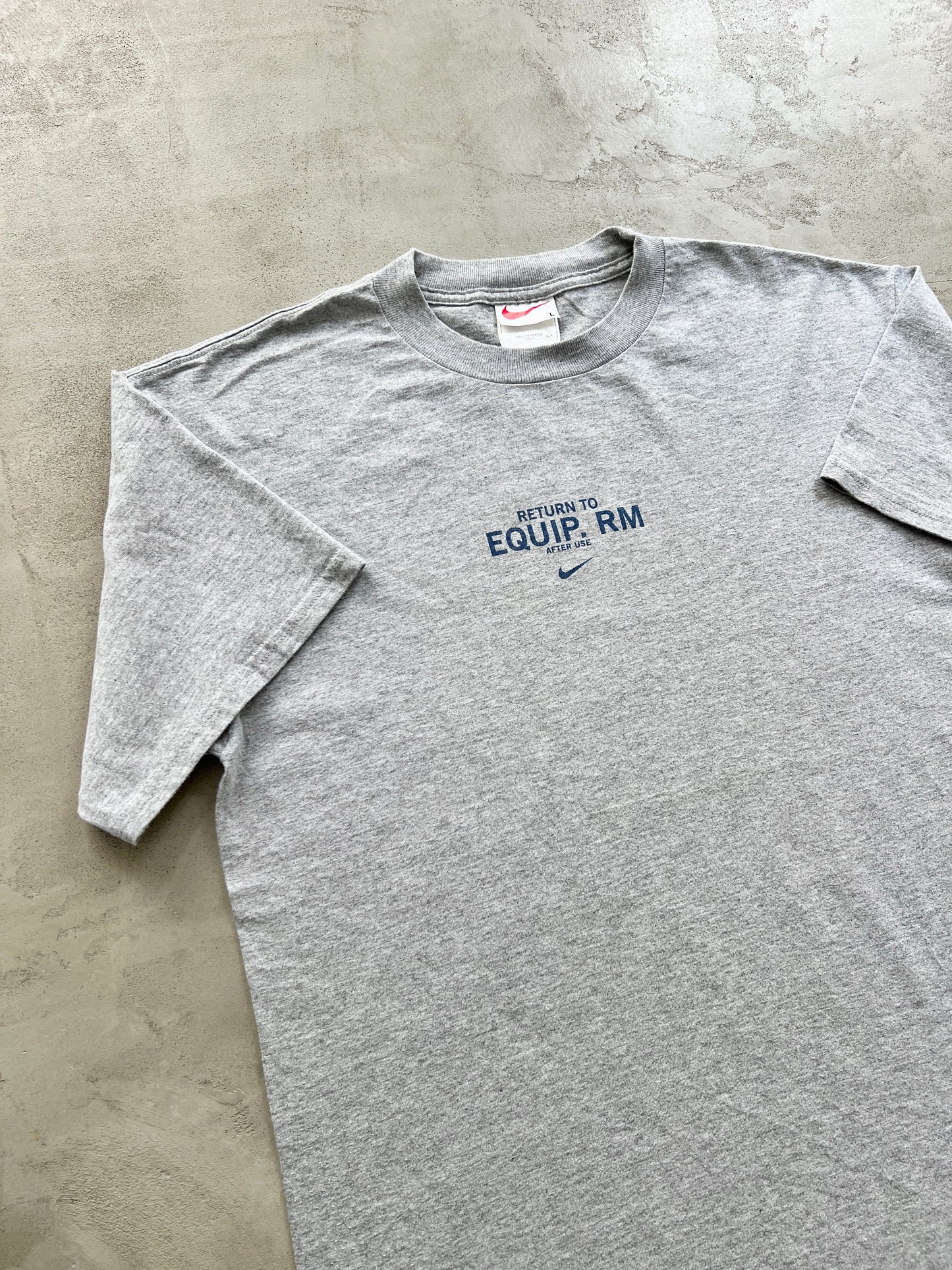 GREY NIKE TEE - 1990S - L/XL